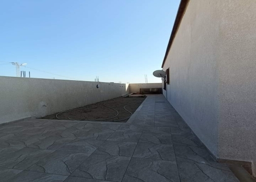 للبيع منزل حديث البناء مطل عل البحر - image 4