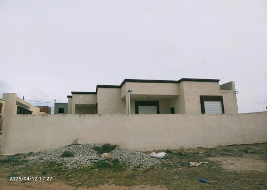 للبيع منزل حديث البناء مطل عل البحر - image 2