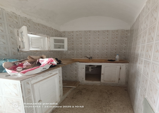 Deux maisons a vendre au centre ville elhaouaria